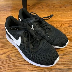 nike sneakers - womans 9